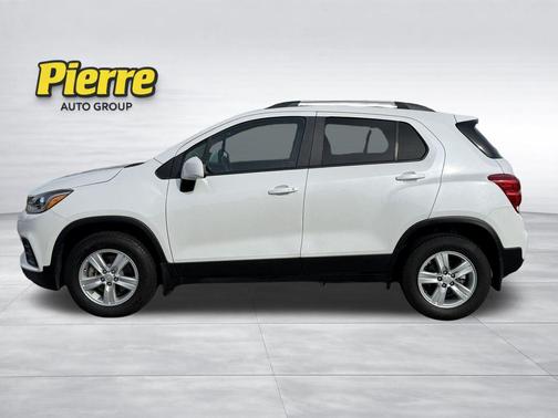 Iridescent Pearl Tricoat 2022 Chevrolet Trax LT