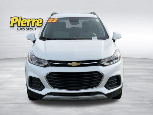 Iridescent Pearl Tricoat 2022 Chevrolet Trax LT