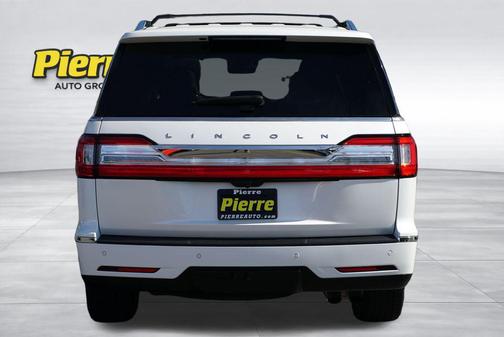 White Platinum Metallic Tri-Coat 2018 Lincoln Navigator Select