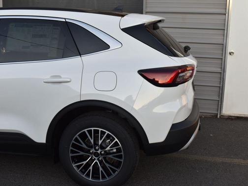 2025 Ford Escape PHEV SE