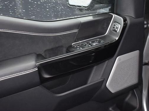 2025 Ford F-150 Lightning Platinum
