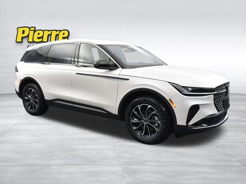 White Platinum Metallic Tri-Coat 2025 Lincoln Nautilus Premiere