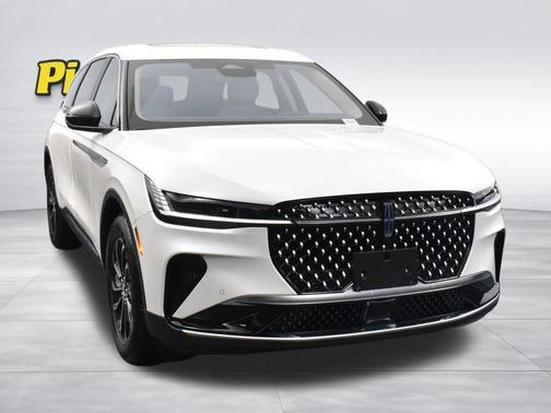 White Platinum Metallic Tri-Coat 2025 Lincoln Nautilus Premiere