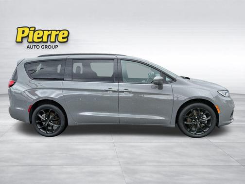 Ceramic Gray Clearcoat 2022 Chrysler Pacifica Limited