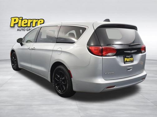 Silver Mist Clearcoat 2022 Chrysler Voyager LX