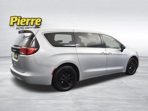 Silver Mist Clearcoat 2022 Chrysler Voyager LX