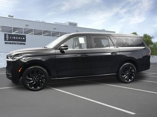 Infinite Black Metallic Clearcoat 2026 Lincoln Navigator Black Label