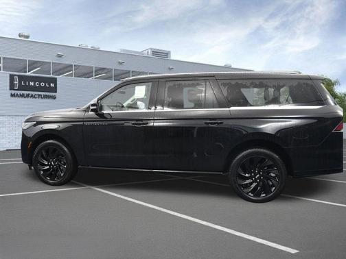 Infinite Black Metallic Clearcoat 2026 Lincoln Navigator Black Label