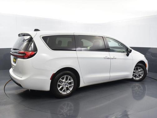 Bright White Clearcoat 2024 Chrysler Pacifica Touring L
