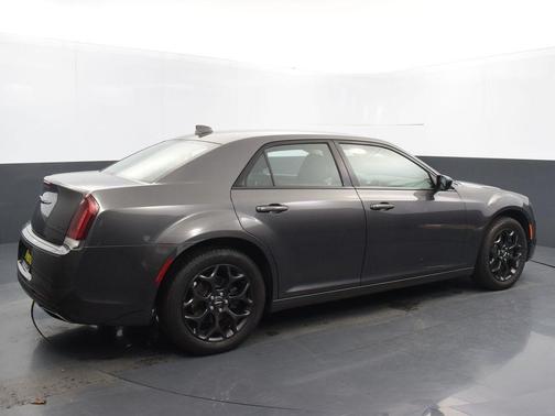 2021 Chrysler 300 Touring