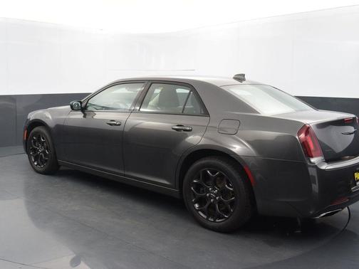 2021 Chrysler 300 Touring