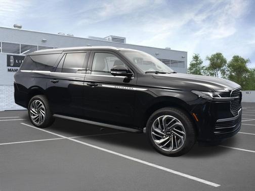 Infinite Black Metallic Clearcoat 2026 Lincoln Navigator Premiere