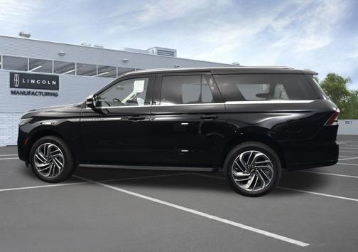 Infinite Black Metallic Clearcoat 2026 Lincoln Navigator Premiere