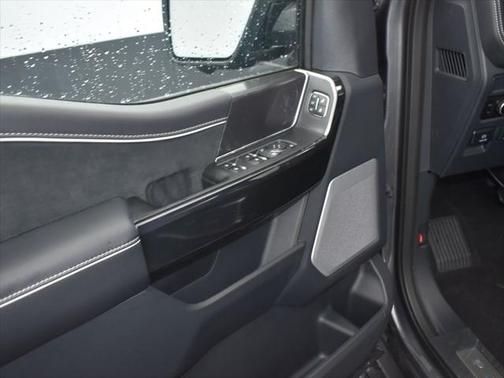 2025 Ford F-150 Lightning Platinum