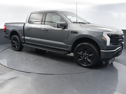2025 Ford F-150 Lightning Platinum