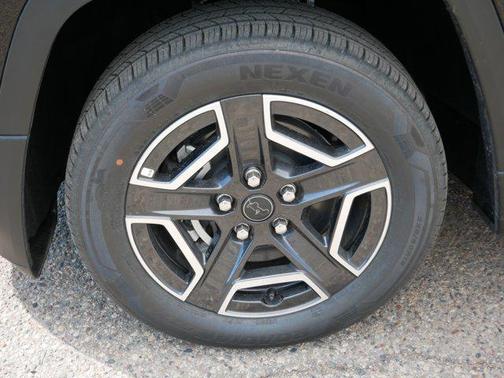 Diamond Black Crystal Pearlcoat 2026 Jeep Cherokee Limited