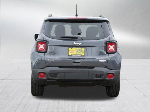 Graphite Gray 2022 Jeep Renegade Latitude
