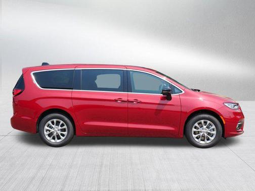 2025 Chrysler Pacifica L