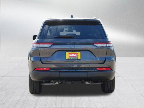 Baltic Gray Metallic Clearcoat 2024 Jeep Grand Cherokee Altitude