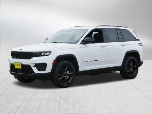 Bright White Clearcoat 2024 Jeep Grand Cherokee Altitude
