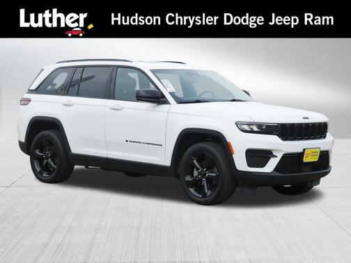 Bright White Clearcoat 2024 Jeep Grand Cherokee Altitude