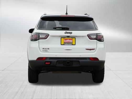 Bright White Clearcoat 2025 Jeep Compass Trailhawk