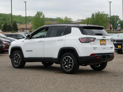 Bright White Clearcoat 2025 Jeep Compass Trailhawk