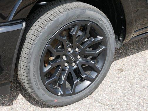 Diamond Black Crystal Pearlcoat 2026 RAM 1500 Limited