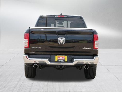 Diamond Black Crystal Pearlcoat 2022 RAM 1500 Big Horn/Lone Star
