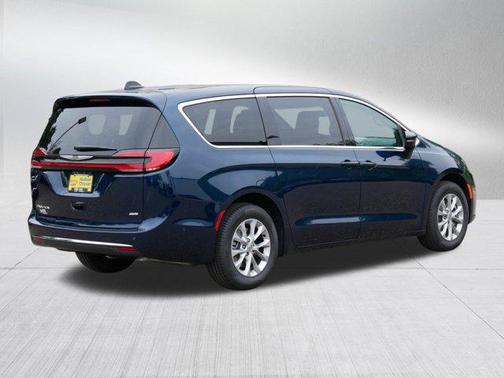 2025 Chrysler Pacifica L