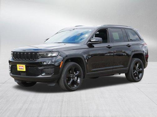 Diamond Black Crystal Pearlcoat 2022 Jeep Grand Cherokee Altitude
