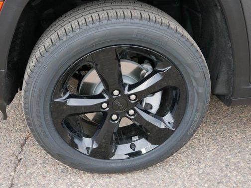 Baltic Gray Metallic Clearcoat 2026 Jeep Grand Cherokee Limited