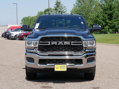 2022 RAM 2500 Tradesman Crew Cab 4x4 6'4' Box