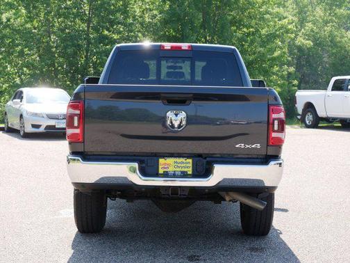 2022 RAM 2500 Tradesman Crew Cab 4x4 6'4' Box