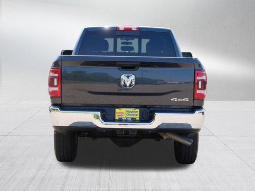 2022 RAM 2500 Tradesman Crew Cab 4x4 6'4' Box