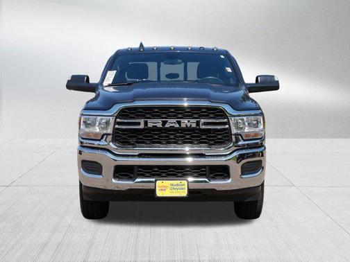 2022 RAM 2500 Tradesman Crew Cab 4x4 6'4' Box