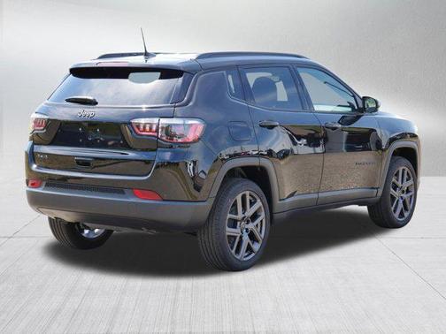 Diamond Black Crystal Pearlcoat 2026 Jeep Compass Limited