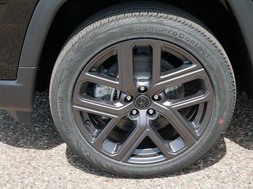 Diamond Black Crystal Pearlcoat 2026 Jeep Compass Limited