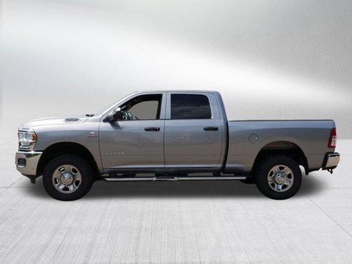 2022 RAM 3500 Tradesman Crew Cab 4x4 6'4' Box
