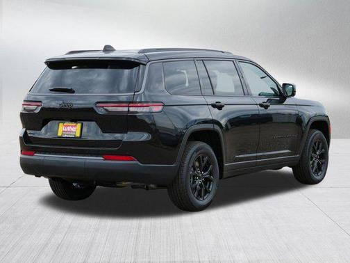 Diamond Black Crystal Pearlcoat 2026 Jeep Grand Cherokee L Altitude