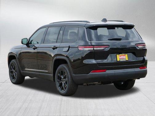 Diamond Black Crystal Pearlcoat 2026 Jeep Grand Cherokee L Altitude