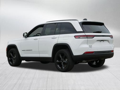 Bright White Clearcoat 2023 Jeep Grand Cherokee Altitude