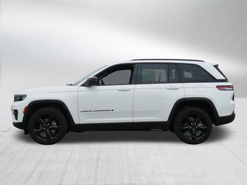 Bright White Clearcoat 2023 Jeep Grand Cherokee Altitude