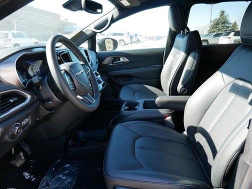 2025 Chrysler Pacifica L
