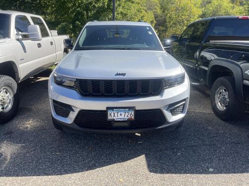 Silver Zynith 2023 Jeep Grand Cherokee Altitude