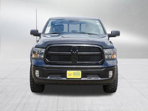Brilliant Black Crystal Pearlcoat 2018 RAM 1500 Big Horn
