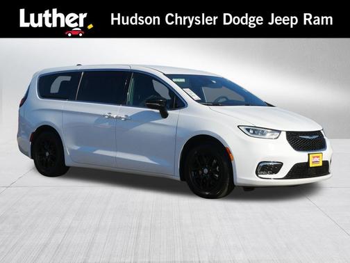 Bright White Clearcoat 2026 Chrysler Pacifica L