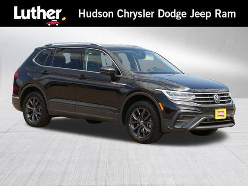 Deep Black Pearl 2022 Volkswagen Tiguan 2.0T SE 4MOTION