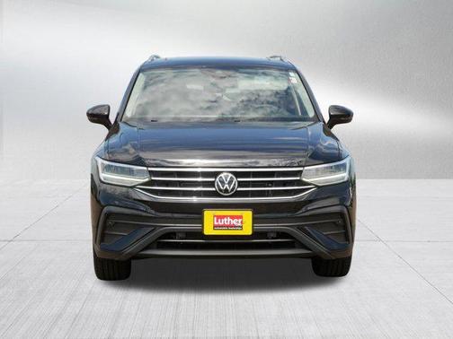 Deep Black Pearl 2022 Volkswagen Tiguan 2.0T SE 4MOTION