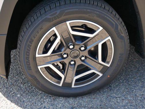 Silver Zynith Clearcoat 2026 Jeep Cherokee Laredo 4x4